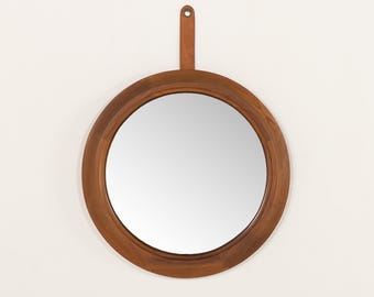 Specchio italiano di metà secolo con cornice scultorea in teak massello, anni '70