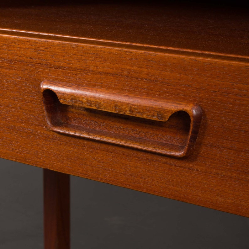 Pair of Italian mid century teak nightstands with glass top, 1960s zdjęcie 7