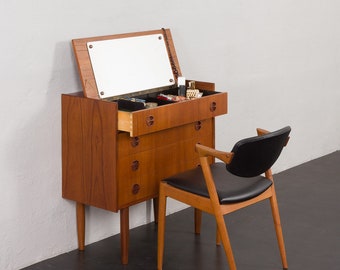 Danish teak 4 drawers dresser with hidden vanity, 1960s