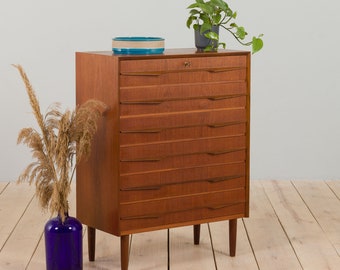 Commode Mid-Century en teck dans le style d'une commode Trekanten, Danemark des années 1960