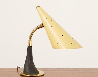 Petite mid century desk lamp, attr. to Stilnovo, Italy 1960s