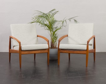 Pair of Kai Kristiansen Paperknife lounge chairs in teak and natural wool fabric for Magnus Olsen, 1960s
