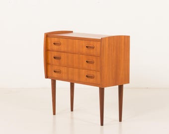Small teak Danish chest of drawers, 1960s.