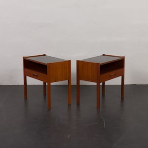 Pair of Italian mid century teak nightstands with glass top, 1960s zdjęcie 6