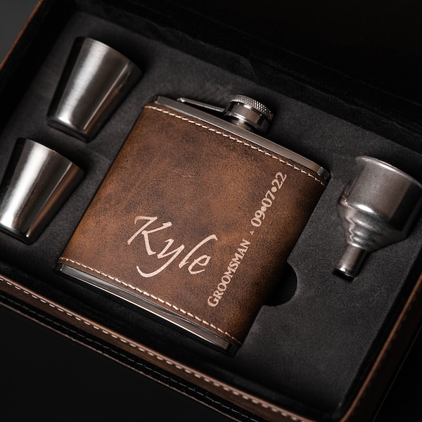 Graviertes Kunstleder Flask Set - Personalisiertes Groomsmen Geschenk, Junggesellenabschied, Gastgeschenk Hochzeit