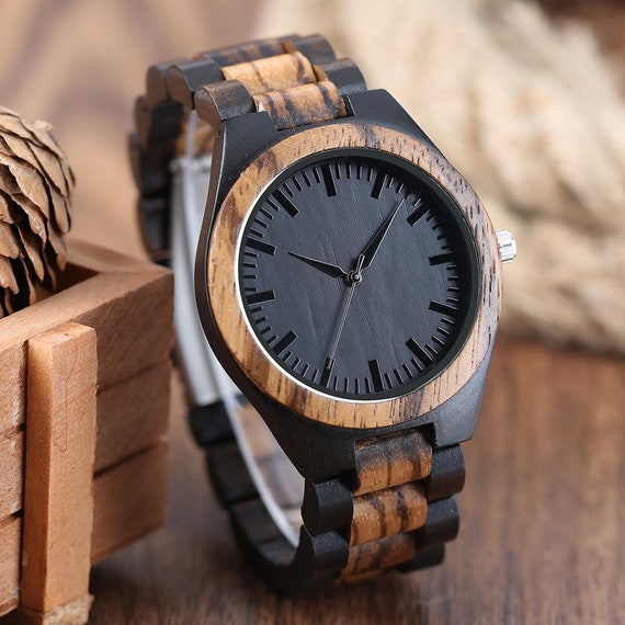 CADEAU ÉCOLOGIQUE, Montre en bois respectueuse de la Terre, Montre gravée  pour marié, Montre personnalisée respectueuse de la Terre - Etsy France