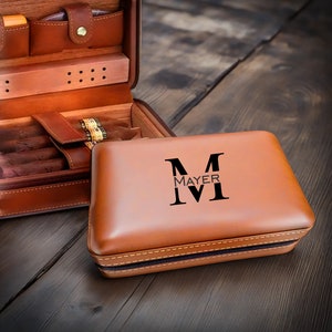 Portasigari Humidor personalizzato con accessori, portasigari in pelle, regalo per lo sposo, portasigari da viaggio, regalo per il marito.