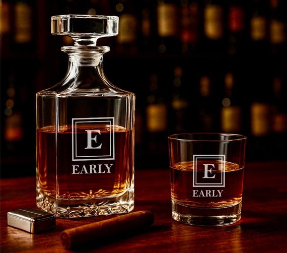 Set regalo di whisky personalizzato: scatola di legno incisa, bicchiere e pietre - Italia