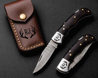 Personalisiertes Jagdgeschenk für Männer, Damast Taschenmesser, individuell graviertes Jagdmesser, Naturbursche Geschenk, Geschenk für Jäger