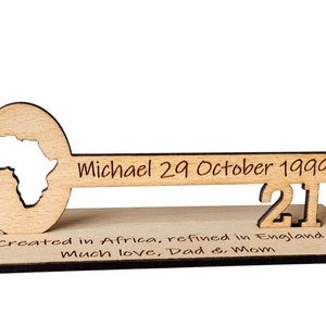 21 Schlüssel Afrika Landkarte aus Holz personalisiert