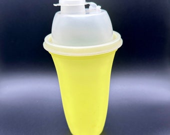 Vintage TUPPERWARE 16 Ounce Quick Shake Blender Bottle with Wheel