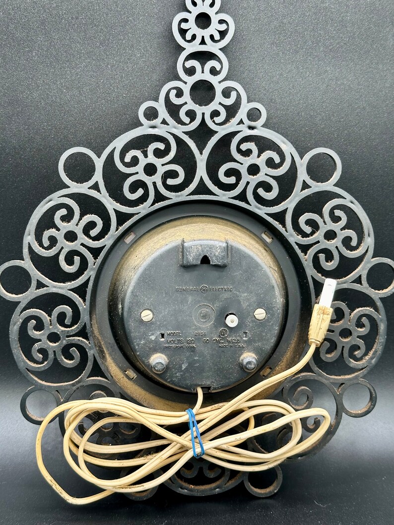 Vintage General Electric GE Kitchen Wall Clock Scroll Frame Model 2151 ...