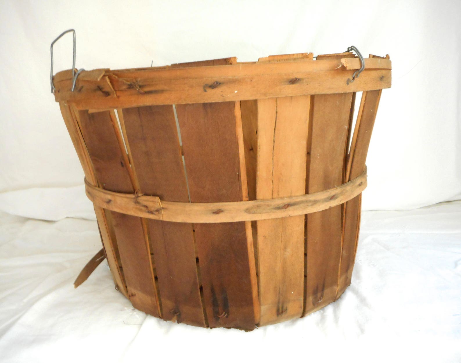Vintage Bushel Basket With Wire Handles Farm House Basket Vintage