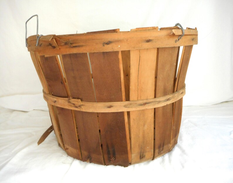 Vintage Bushel Basket With Wire Handles Farm House Basket Vintage
