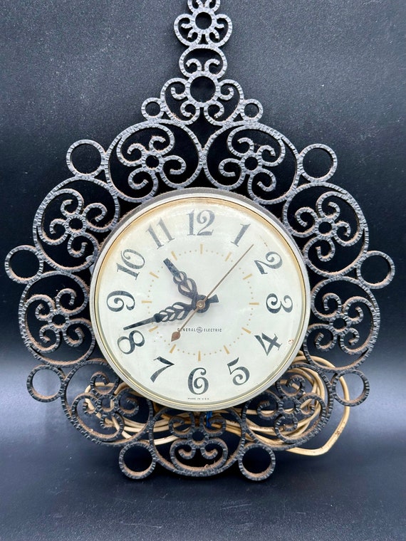 Vintage General Electric GE Kitchen Wall Clock Scroll Frame Model