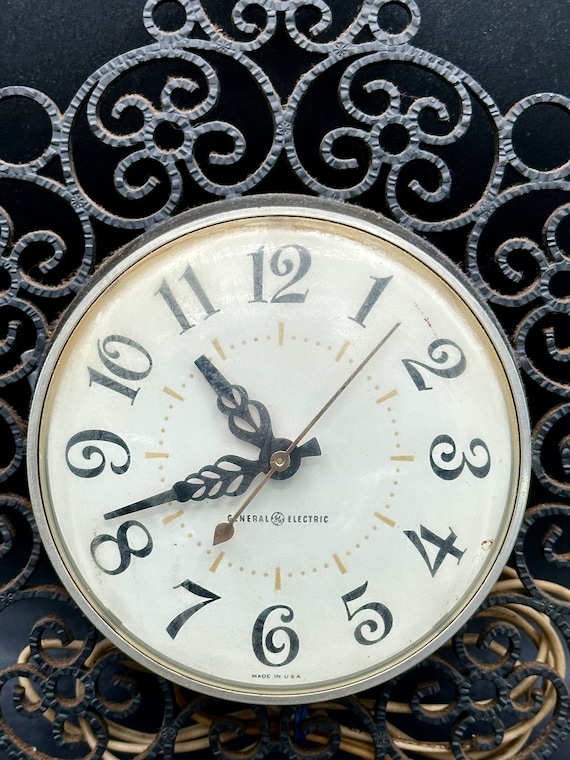 Vintage General Electric GE Kitchen Wall Clock Scroll Frame Model