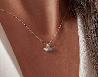 Collier bateau en origami | pendentif petit bateau en argent | Adorable bateau en papier origami avec chaîne en argent sterling 925