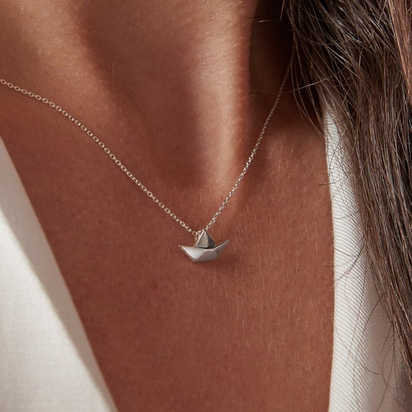 Collier bateau en origami | pendentif petit bateau en argent | Adorable bateau en papier origami avec chaîne en argent sterling 925