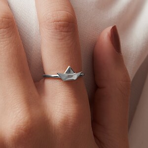 Anello a forma di barca di carta origami, anello a forma di barca in argento sterling, delicato anello a forma di barca di carta origami, graziosa barca di carta origami
