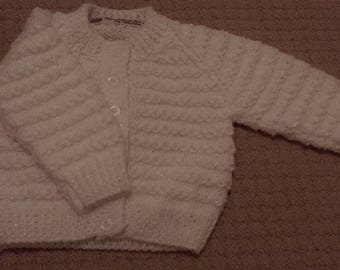 Hübsche weiße funkelnde Strickjacke