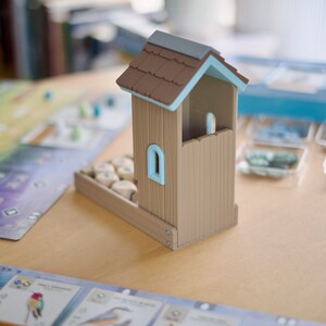 Rear view of a Wingspan board game dice tower