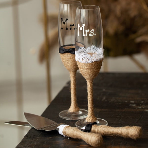 Wedding glasses and cake server set Mr and mMrs, Rustic wedding flutes and cake cutting set,Anniversary glasses and wedding serving set Boho