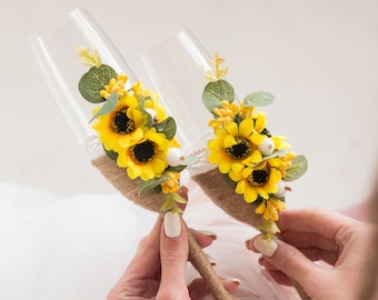 Wedding glasses Set of 2 Sunflower wedding, Personalized glasses, Champagne glasses Rustic wedding, Wedding flutes Rustic Sunflower wedding