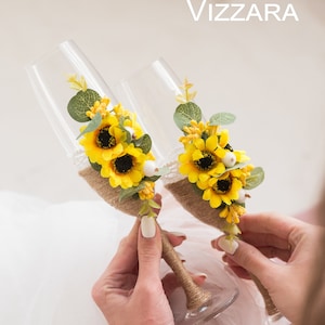 Wedding glasses Set of 2 Sunflower wedding, Personalized glasses, Champagne glasses Rustic wedding, Wedding flutes Rustic Sunflower wedding