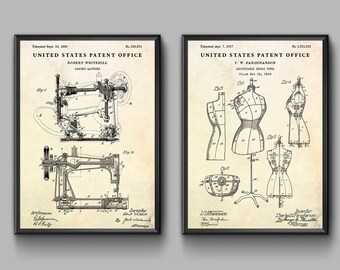 Könnte beinhalten: Zwei Vintage-Patentzeichnungen. Die erste zeigt eine Nähmaschine mit dem Text "United States Patent Office" und "Robert Whiterill" über der Zeichnung. Die zweite zeigt eine Kleiderpuppe mit dem Text "United States Patent Office" und "C.W. Farquharson" über der Zeichnung.