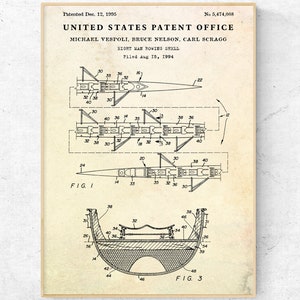 Może przedstawiać: Czarno-biały rysunek liniowy patentu na lekką łódź wiosłową. Rysunek patentu przedstawia widok z boku łodzi z detalami konstrukcji i projektu. Numer patentu to 5 474 008, a data patentu to 12 grudnia 1995.