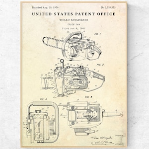 Op de afbeelding: Een zwart-witte lijntekening van een kettingzaagpatent. Het patent is getiteld "Kettingzaag" en is ingediend op 9 oktober 1967. Het patentnummer is 3.525.373. Het patent is verleend aan Torao Kobayashi.