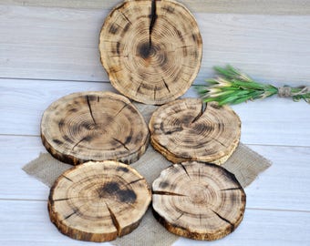 SET 5 burnt oak wood slices for rustic wedding table decoration. Can be personalized. 8-10 inches in diameter