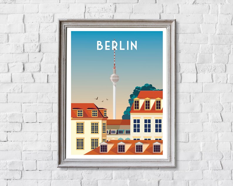 Pode incluir: Uma ilustra&ccedil;&atilde;o colorida do horizonte de Berlim com a ic&ocirc;nica torre de televis&atilde;o Fernsehturm, edif&iacute;cios com telhados vermelhos e o texto "BERLIN".