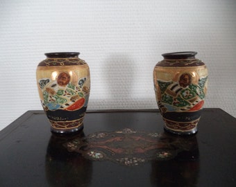 pair of miniature Satsuma fine porcelain vases from Japan / vintage / hand-painted