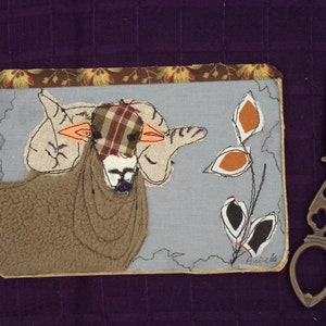 Art textile carte postale originale/Bélier / Ahari/Pays Basque / modéle unique /carte textile/art postal