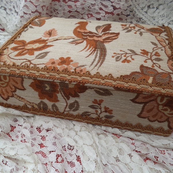 Vintage boite à couture/ouvrages/cartonnage recouvert tissu/à compartiment/atelier couture /rangement mercerie