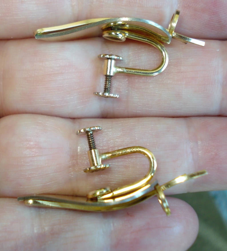 Krementz screw back earrings Vintage Gold tone leaf earrings