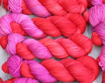 Valentine's Day 2024 Yarn - (80/10/10 Superwash merino / Cashmere/ Nylon) - Hand dyed in red and pink - 100 g Yarn Only