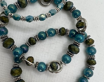 Aqua et Green facetté et lisse Beaded Bracelet Trio