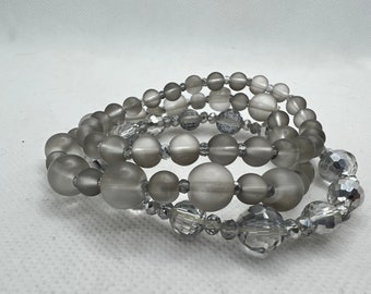 Bracelet perlé gris et argent Trio