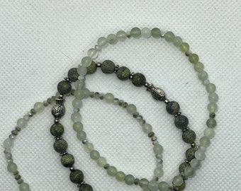 Aqua Green Handmaid Bracelet Trio, avec perles d’argent et de poisson