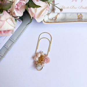 Breloque en forme de cage en cristal, perles Swarovski, cristaux pêche pastel et trombone suspendu fleur rose || accessoires pour agenda, grand trombone