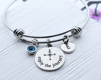 Aproveite a pulseira com pingente de viagem, presente para formatura, presentes de formatura, presente de joias de formatura, aula de formatura, presente de viagem