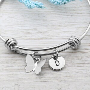 Pulsera personalizada con dijes de mariposa e iniciales, pulsera con dijes de mariposa, joyería con mariposas, pulsera con mariposas