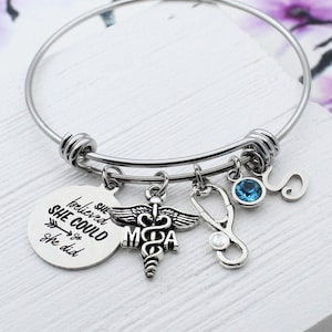 Bracelet assistant médical, jonc breloque MA, bijoux personnalisés breloque MA, cadeau de remise des diplômes d'infirmière, elle croyait pouvoir faire ainsi