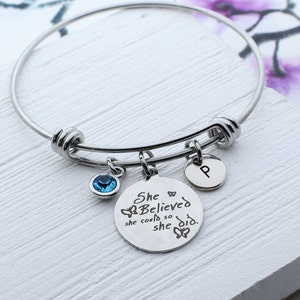 Abschlussgeschenk, sie glaubte, sie könnte, so dass sie Charme-Armband-Armband, Geschenk für Graduierung, Schule-Abschluss-Charme-Schmuck-Geschenke