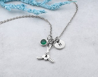 Collar con palos de hockey, collar con dije de hockey, joyería personalizada con palos de hockey, regalo para jugador de hockey, amante del hockey, deportes