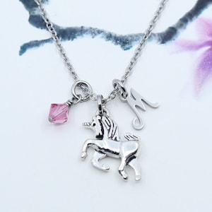 Einhorn Halskette, personalisierte Einhorn Anhänger, Einhorn Geschenk, Pferd Geschenk, Geschenk für kleines Mädchen, Initial, Swarovski Geburtsstein