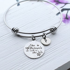 Abschlussgeschenk, sie glaubte, sie könnte, so dass sie Charme-Armband-Armband, Geschenk für Graduierung, Schule-Abschluss-Charme-Schmuck-Geschenke
