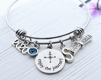 Aproveite a pulseira com pingente de viagem, presente para formatura, presentes de formatura, presente de joias de formatura, aula de formatura, presente de viagem